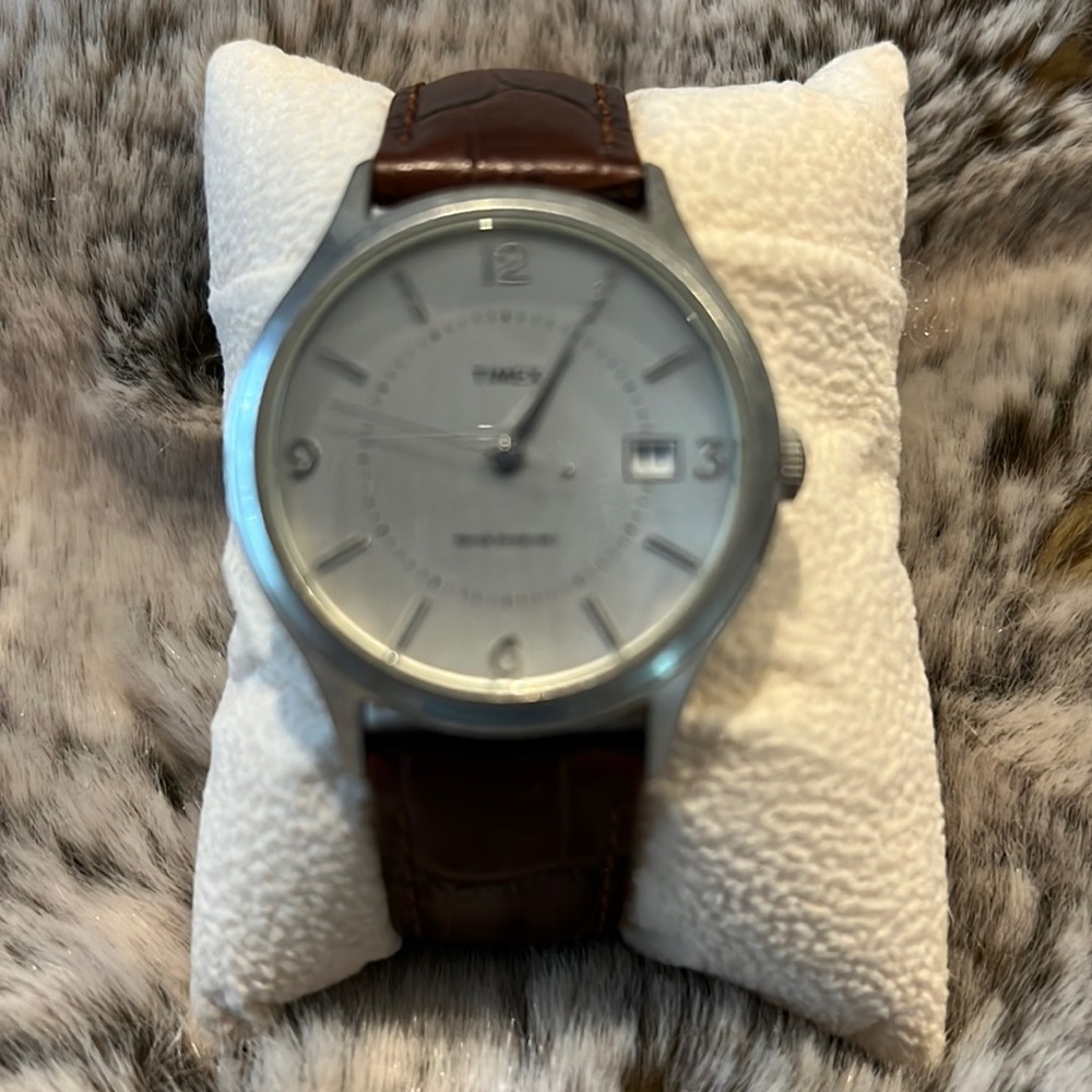🔥GOTTA GO PRICE DROP🔥 Timex Quartz Date 39mm EUC